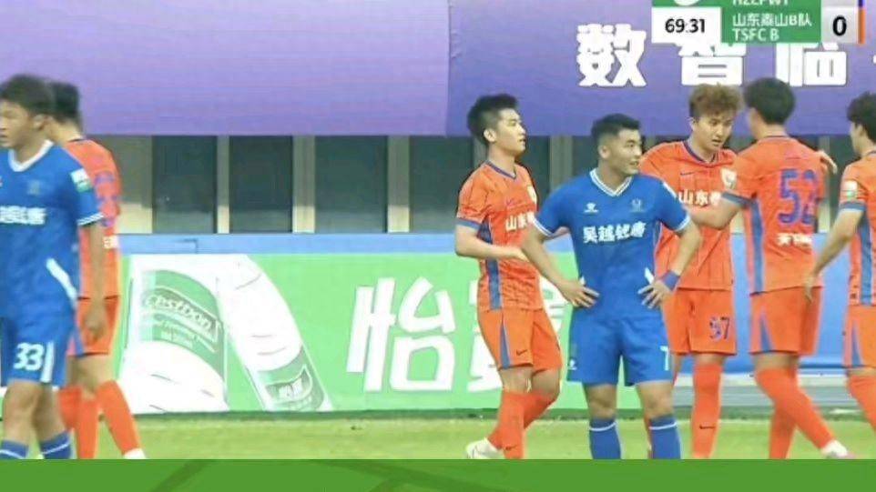 冰岛队一击制胜，轻松战胜斯洛文尼亚